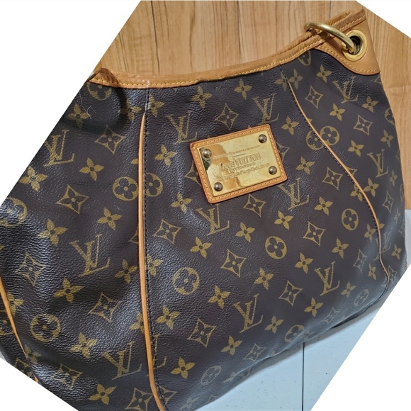 Louis Vuitton Monogram Galleria Gm - Picture 13 of 13